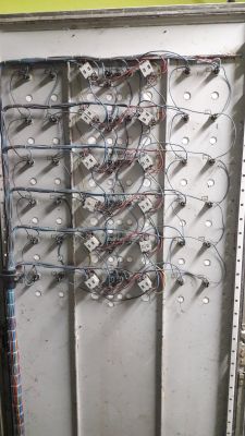 - Podłączenie silnika lewo prawo i trzy wyłączniki krańcowe