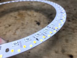 Lampa pierścieniowa LED USB RGBCW - budowa, wnętrze, naprawa