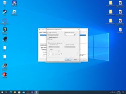 Zrzut ekranu pulpitu Windows 10 z otwartym oknem zaawansowanych opcji rozruchu.