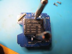 Yongwei Y3F-105DM Relay on PCB Yongwei Y3F-105DM relay on a blue PCB.