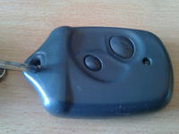 Identyfikacja modelu alarmu ze zdjęć i funkcja przycisku