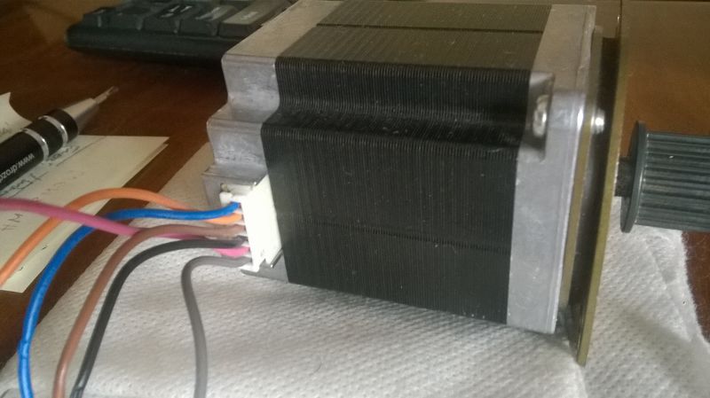 Jakie są parametry prądowe i krokowe silnika Minebea 23KM-K155-P1V?