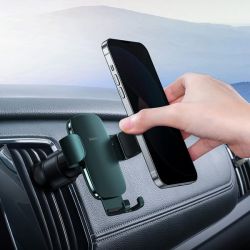 Uchwyt samochodowy zamontowany na kratce wentylacyjnej trzyma telefon.