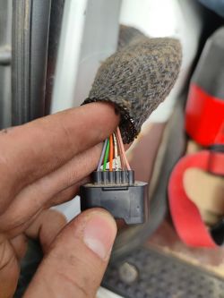 Opel Vivaro A 2.0CDTI 2011r. - Fabryczna wiązka haka.