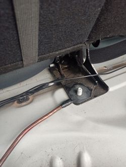 Jak poprawnie podłączyć wzmacniacz, kondensator i głośnik?