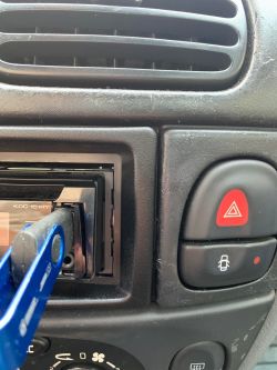 Renault Megane 1.4 16v 2002 - wymiana radia na Peiying PY3278 1-DIN (kompatybilność)