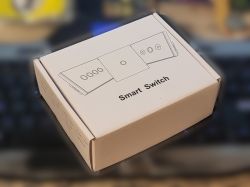 Packaging for a smart touch switch White box labeled “Smart Switch” with a drawing of a touch switch panel