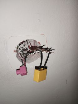 Majfrends Wi-Fi Light Switch: 2xL & N Connection, Mysterious Transformer, & 2-Wire Setup