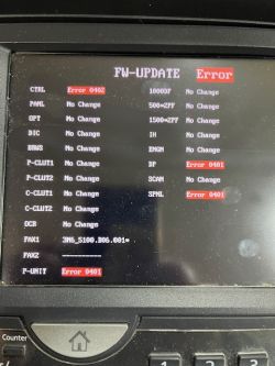 Ekran aktualizacji oprogramowania Kyocera TASKalfa 2551ci z błędami 0401 i 0402