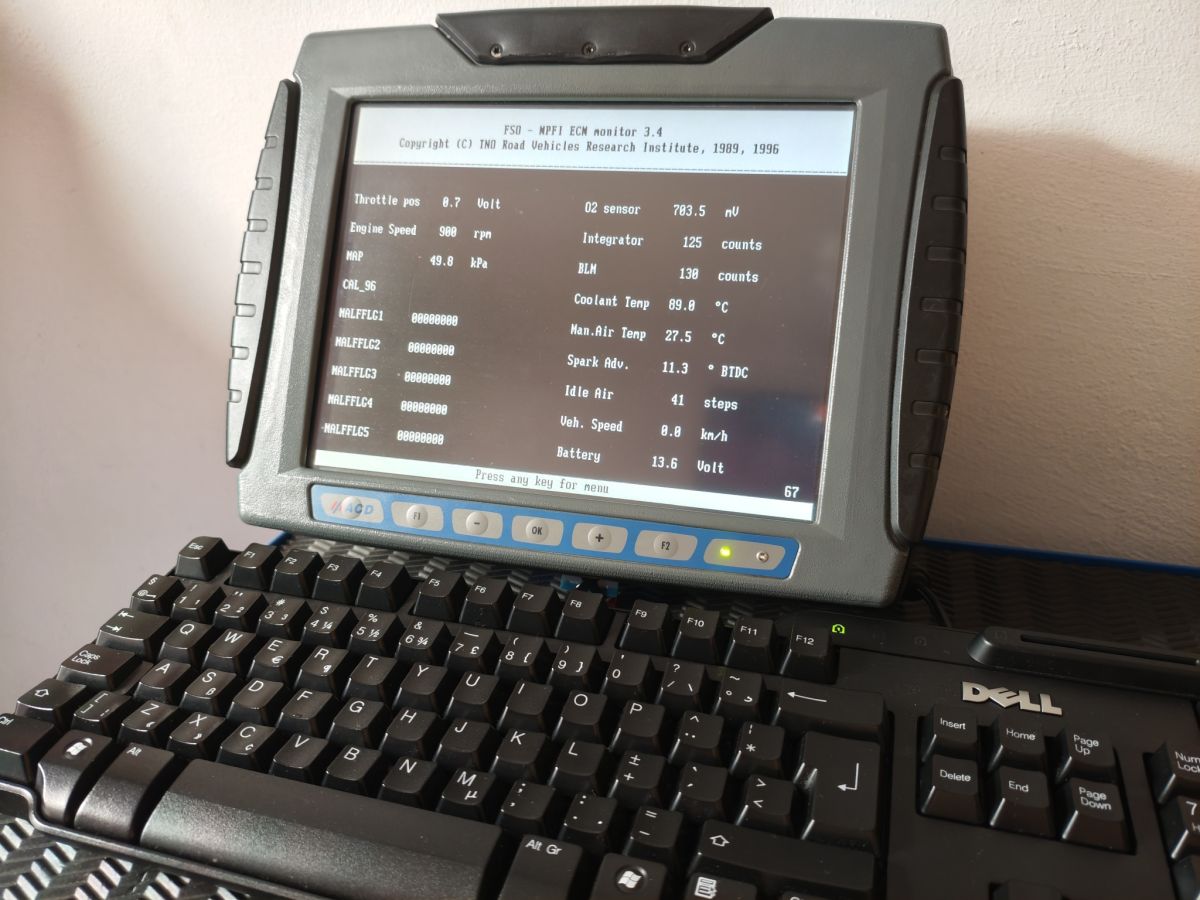 Program FSO-MPFI ECM Monitor 3.4 na komputerze diagnostycznym Przemysłowy komputer diagnostyczny z uruchomionym programem FSO-MPFI ECM Monitor 3.4