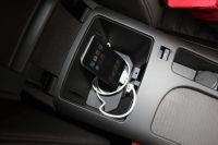 Insignia CD500/DVD800 - Podłączenie iPhona z wbudowanego gniazda USB/ładowarki