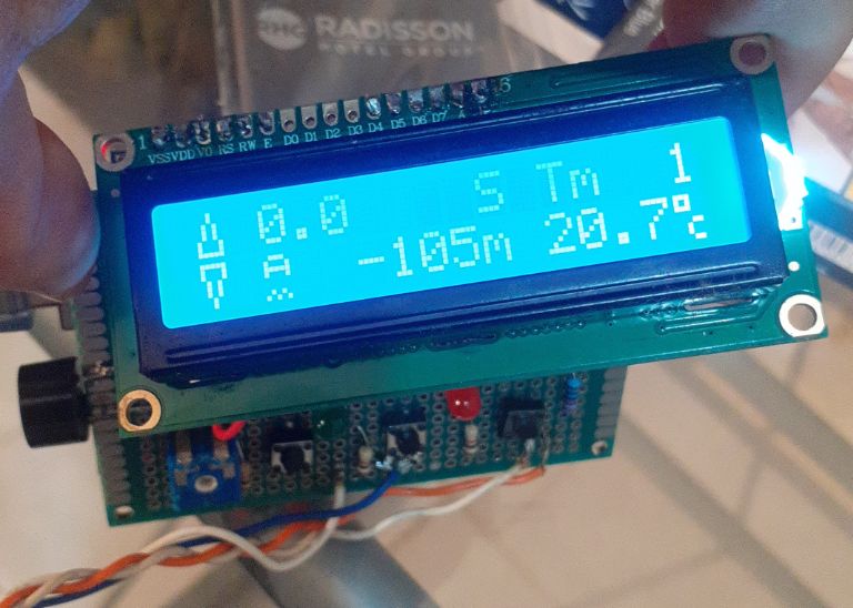 DIY elektroniczny wysokościomierz-wariometr dla spadochroniarzy i paralotniarzy
