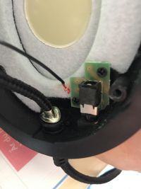 Jak wymienic zepsuty kabel w headsecie? Dziala tylko jedna sluchawka. Jak wymienic zepsuty kabel w headsecie? Dziala tylko jedna sluchawka.
