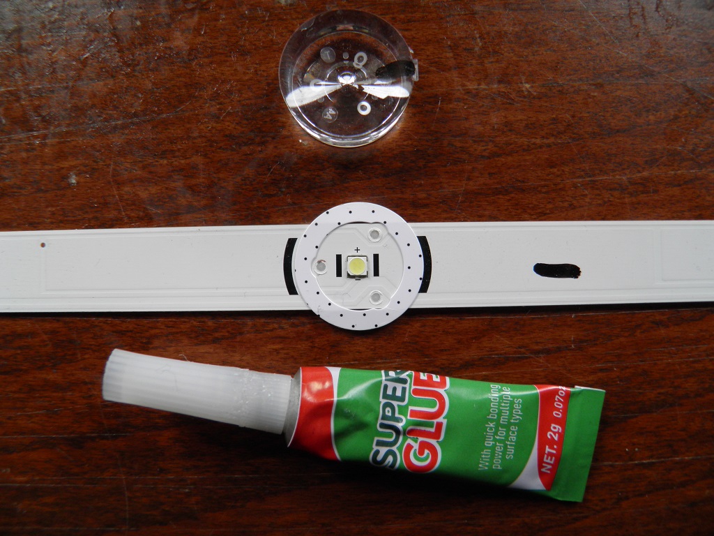 Телевизор с линзой. Приклеить линзы на телевизоре. Приклеить линзы на телевизоре. Клей для линз подсветки телевизора. Ремонт подсветки телевизора своими руками.