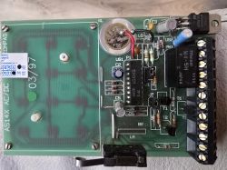 Płytka elektroniczna AS14X z układem SH901 oraz elementami elektronicznymi.