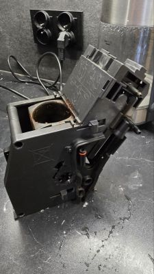 Siemens EQ.7 Plus (TE716219RW/21) – dużo wody w tacy ociekowej