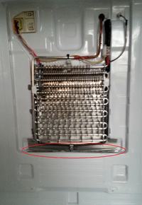 Samsung RF62HERS - Water collects at the bottom of the fridge