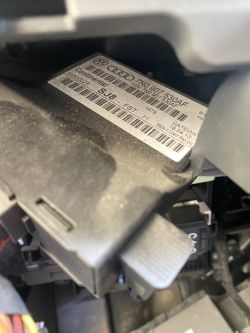 VW golf 5 1,9 tdi chińskie RADIO 2DIN pobiera prąd