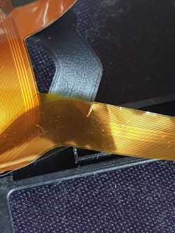 Uszkodzona taśma wyświetlacza - czy wymiana ekranu w 3DS jest konieczna?