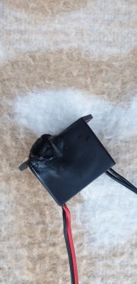 Hyundai i40: Oświetlenie el wire - Wyłączanie i przegrzewanie zasilacza w tylnych drzwiach