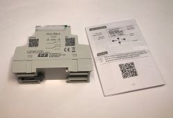 Zegar programowalny PCZ-526.4 z instrukcją obsługi i kodami QR na białym tle