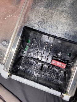 Jak podłączyć radio Concert 2 z Audi A4 B7 do Audi A4 B6? Brak wtyczki zasilania