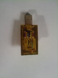 Napięcie ładowania MCP73831T-2ATI/OT nie osiąga 4,20V, jak to poprawić?