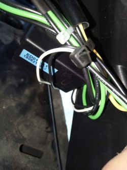 Fiat Bravo II 1.9 po włączeniu zapłonu gasną światła postojowe po prawej stronie