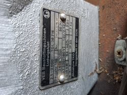Tabliczka znamionowa silnika elektrycznego z oznaczeniem producenta i danymi technicznymi.