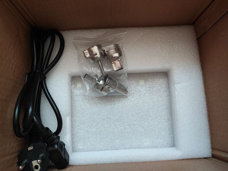 Contents of Yato YT-82457 Soldering Station Package Soldering station packaging with accessories