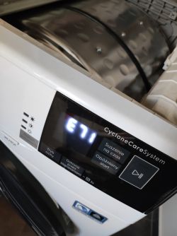Electrolux EW9HEU478R - Błąd E72, test pływaka, czujnik NTC, menu serwisowe, zbiornik pusty/pełny