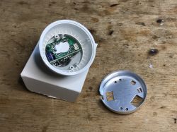 Yeelight GU10 Smart Bulb W1 350lm YLDP004-A - wnętrze, moduł WiFi