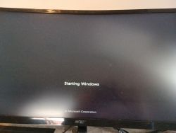 Ekran komputera z zablokowanym ekranem Starting Windows.