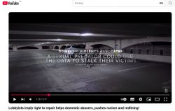 Zrzut ekranu z reklamy anty-reklamowej przedstawiającej pusty parking z napisem ostrzegającym o zagrożeniach związanych z dostępem do danych serwisowych.