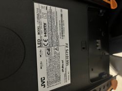 Tabliczka znamionowa telewizora JVC LT-55VA7110.