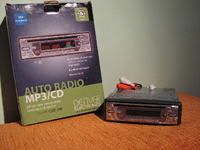 Radio CD. Pobór mocy. Przy głośnej muzyce przygasa wyświetlacz.