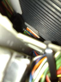 Jak dojść do centralki alarmowej ? - Ford Focus