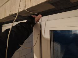 Instalacja alarmowa: Rozprowadzenie kabli do kontaktronów i czujek ruchu w domu - schemat, sposób