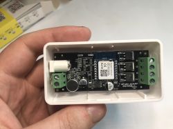 LED Controller EC79901 with CB3S WiFi Module – Interior View LED controller EC79901 with exposed PCB and WiFi module CB3S after opening the housing.