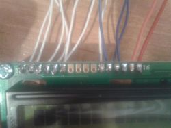 Dlaczego wyświetlają się czarne prostokąty? LCD HD44780 2x16.