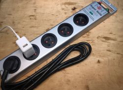 Will Nano Banana generate an electronic diagram or infographic? Comparison of the two models