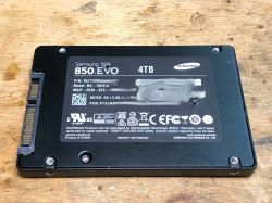 Wnętrze pojemnego dysku SSD - 4TB 2.5" - 850 EVO za 4000 zł