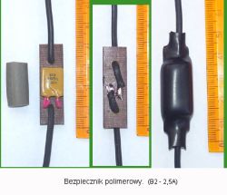 Bezpiecznik polimerowy B2 zamontowany w przewodzie, z widoczną izolacją termokurczliwą