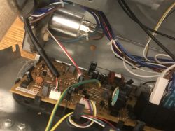 Mikrofalówka Whirlpool JT369 - buczy i nie podgrzewa