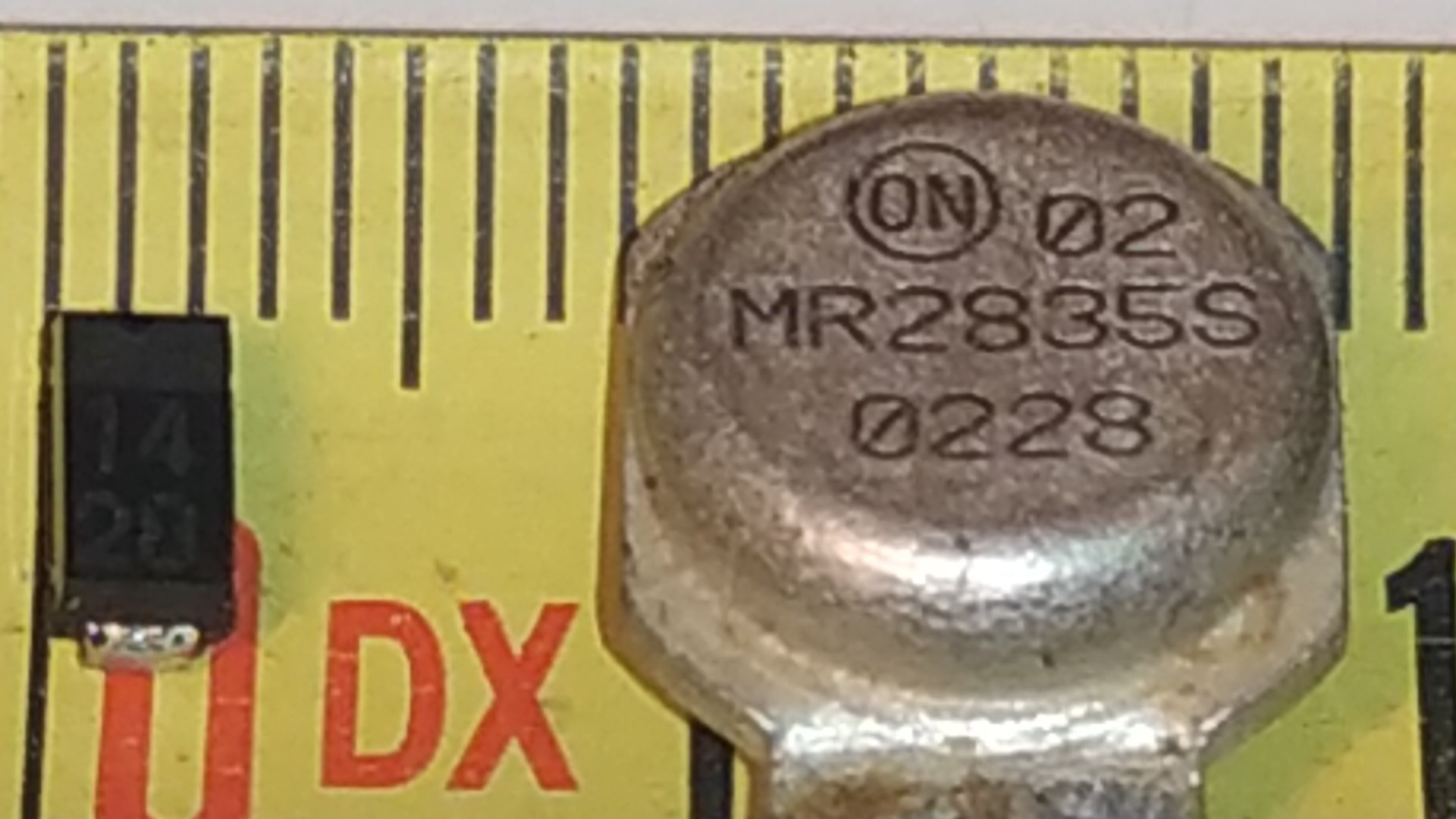 Identyfikacja diody SMD 1428 i elementu MR2835S w sterowniku silnika ...