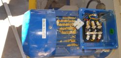 Niezidentyfikowany element w puszce zaciskowej silnika 2.2 kW – identyfikacja