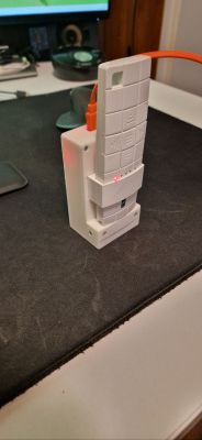 Electronic device mounted in a white 3D-printed case
