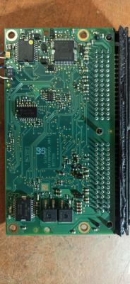 Płytka elektroniczna sterownika Siemens EMS3132 z widocznymi układami scalonymi i ścieżkami.