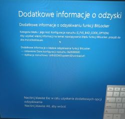 Ekran BitLocker z informacjami o odzyskiwaniu i linkiem aka.ms/unlockissues oraz kodem 0x25000020