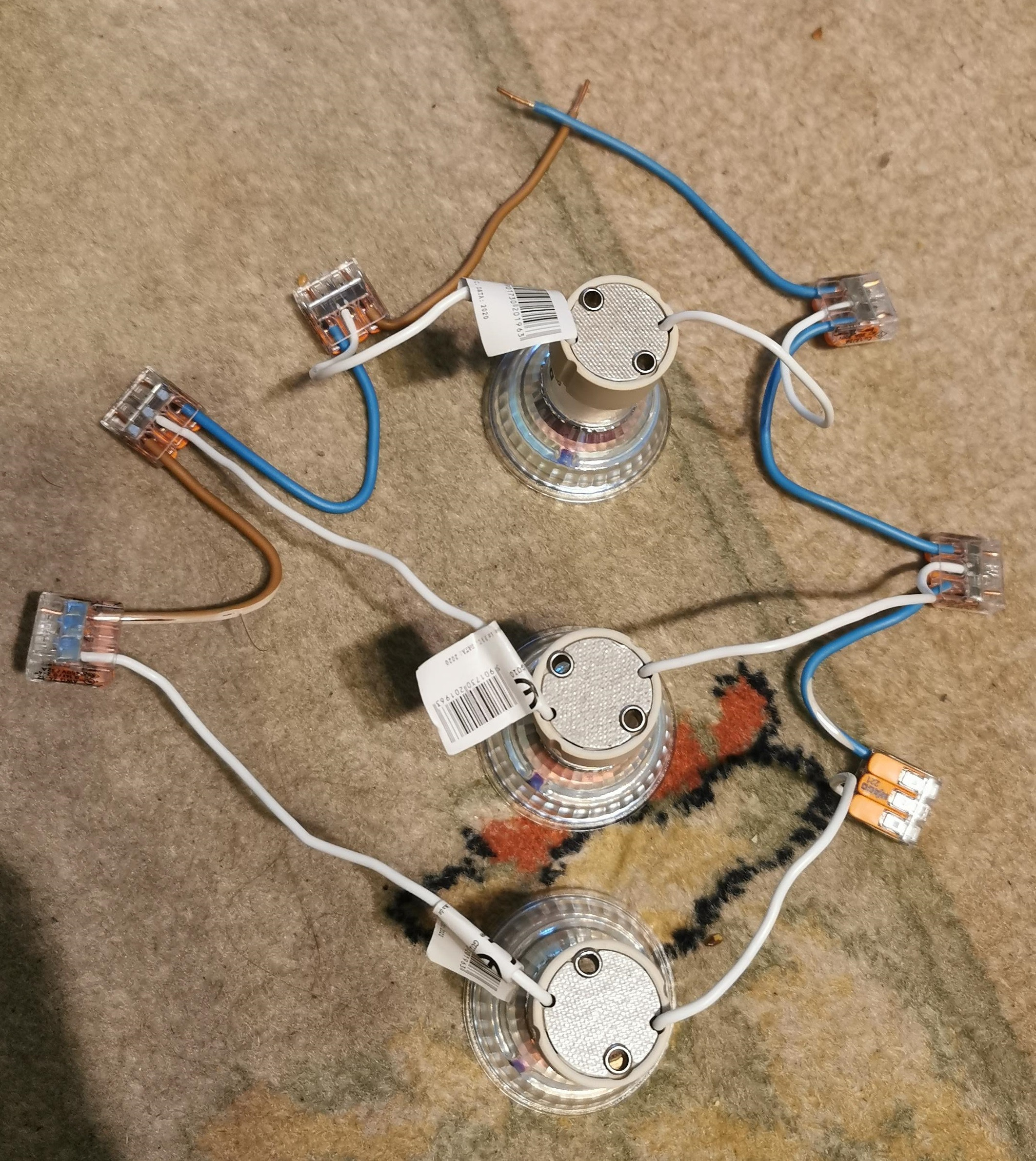 pod-czenie-r-wnoleg-e-pod-halogeny-sufitowe-led-elektroda-pl